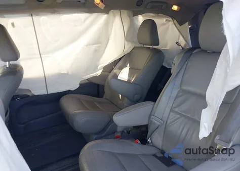 2015 Toyota Sienna Xle Premium 8 Passenger z USA, uszkodzony, nr VIN 5TDYK3DC5FS639760